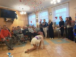Rozdanie paczek mieszkańcom Bytomskiego Centrum Wsparcia, 23.12.2025